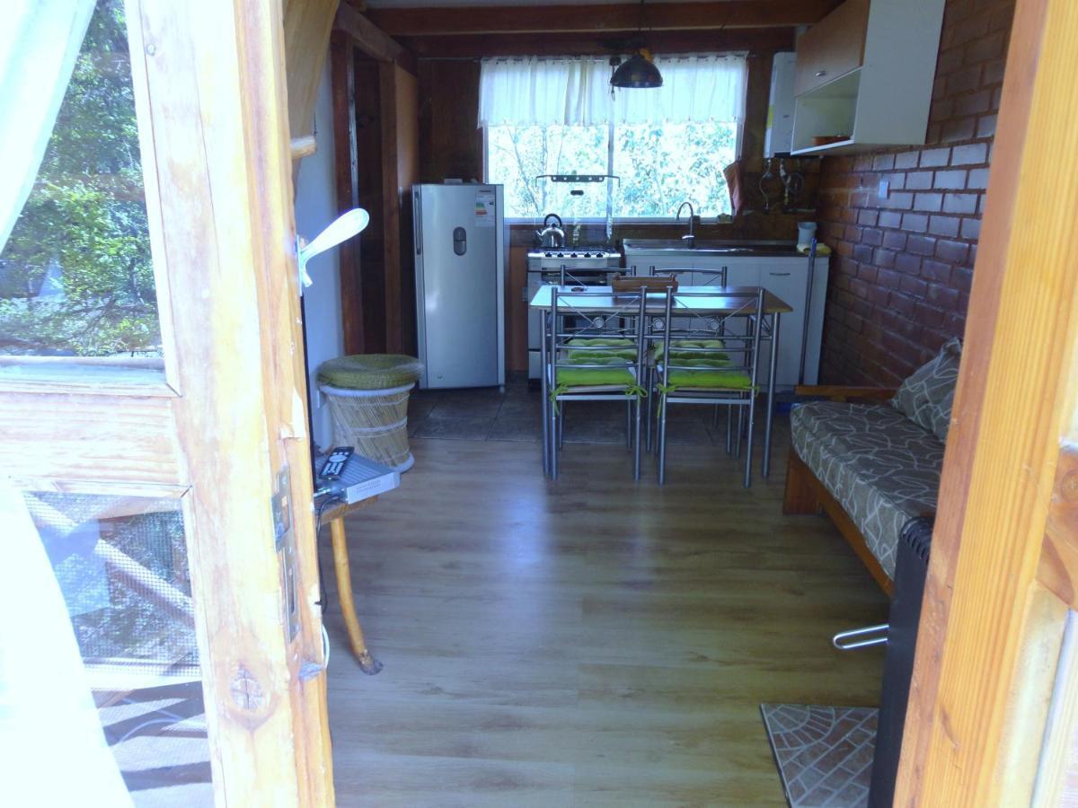 Cabañas Spa Bungalows Huarranchi Pucón Habitación foto